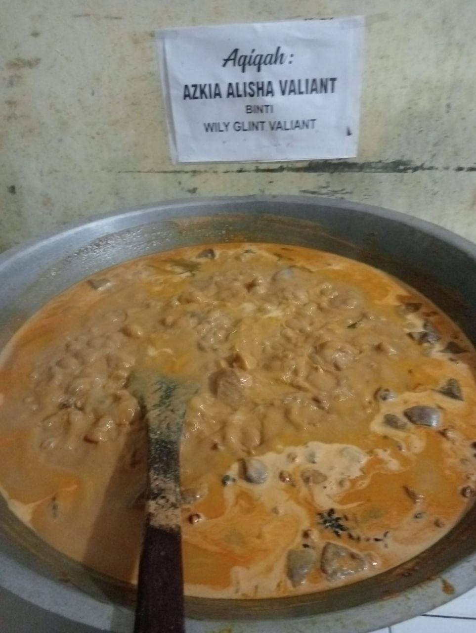 Kuali olahan gulai kambing aqiqah bumbu Minang berkuah kental dan lezat